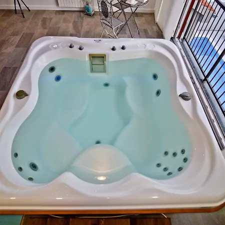 Superior 4 Antea With Pool Jacuzzi, Villa *