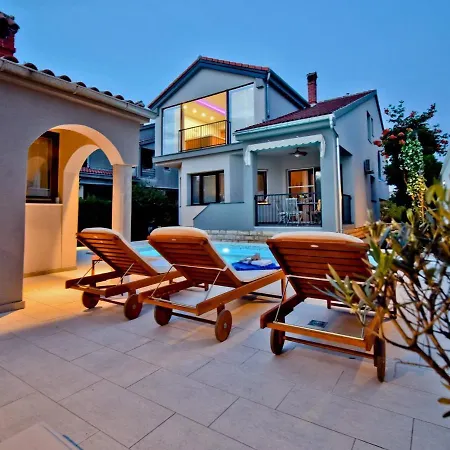 Villa Superior 4 Antea With Pool Jacuzzi, Zadar