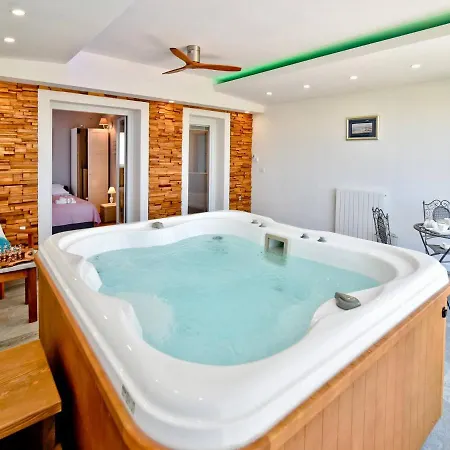 Villa Superior 4 Antea With Pool Jacuzzi, Zadar