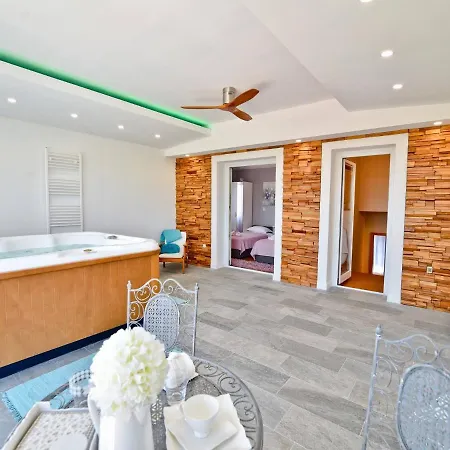 Superior 4 Antea With Pool Jacuzzi,